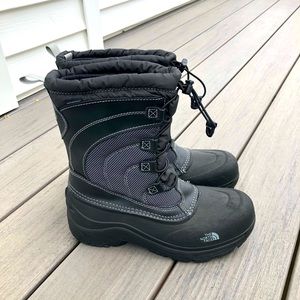 Boys NORTH FACE Alpenglow IV Winter Boots-Size 7 (Black & Gray)